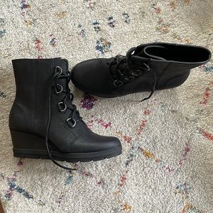 White Mountain Nellie wedge bootie